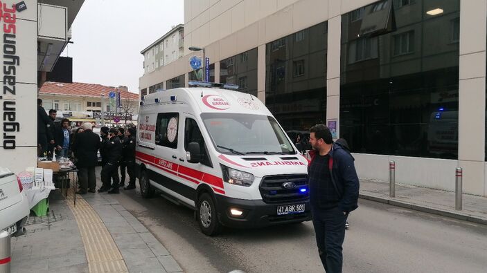 Kocaeli'de hediyelik eşya dükkanında kurşun yağdırdılar