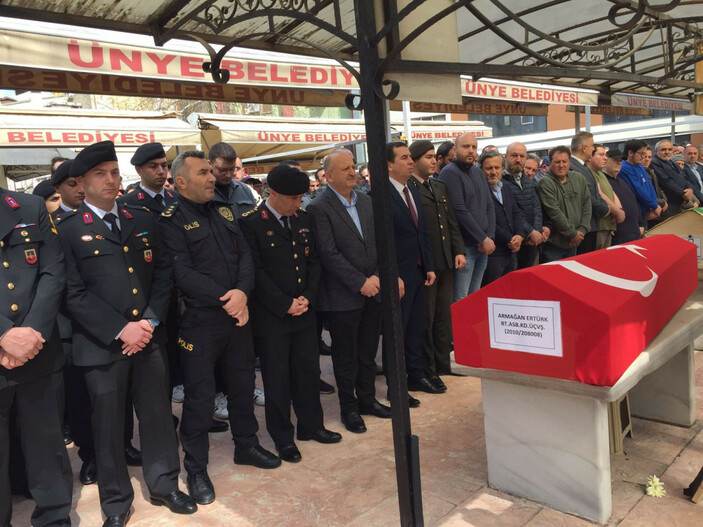 Kocaeli'nde kalp krizi geçiren astsubay toprağa verildi