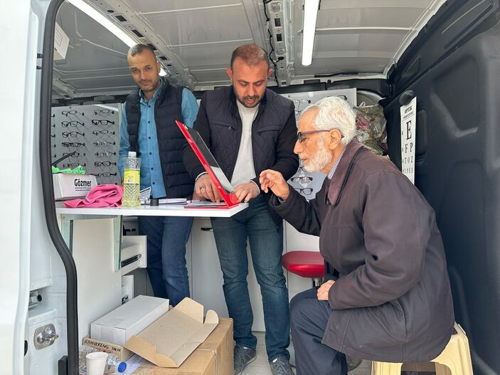 Konya Büyükşehir Belediyesi depremzedelere derman oluyor! Mobil göz ve diş araçları kuruldu
