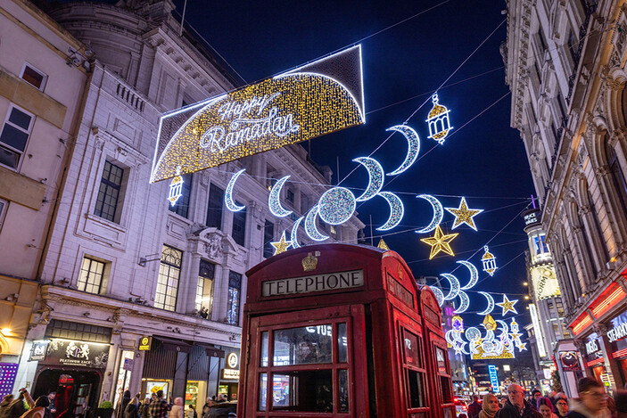 Londra'nın Piccadily Caddesi, Ramazan ayı için süslendi