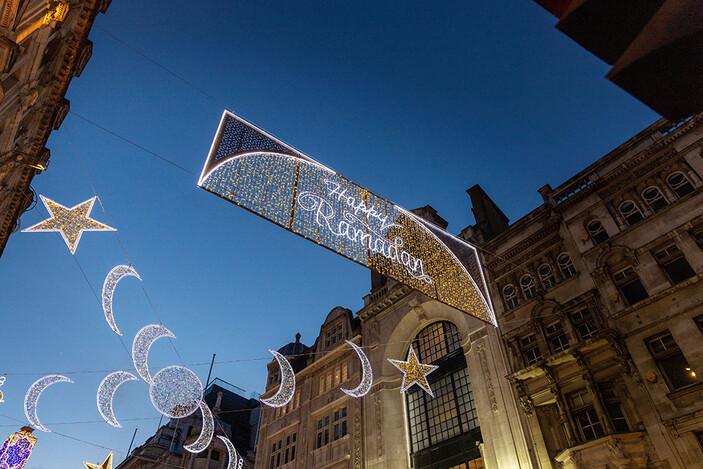Londra'nın Piccadily Caddesi, Ramazan ayı için süslendi