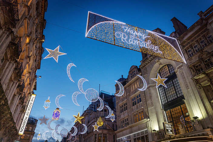 Londra'nın Piccadily Caddesi, Ramazan ayı için süslendi