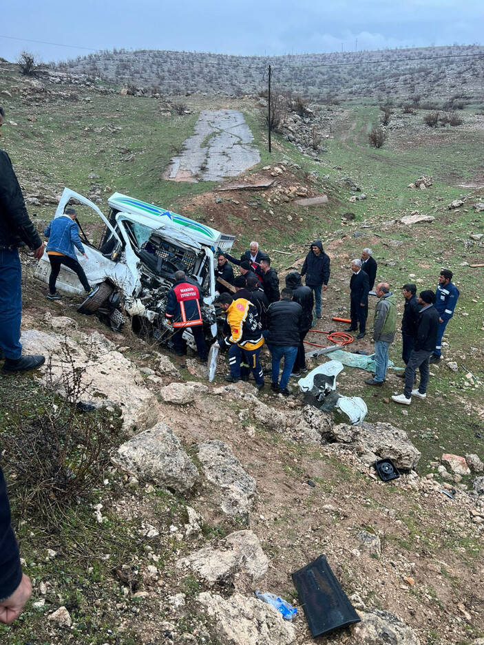 Mardin’de feci kaza: Tır ile kamyonet kafa kafaya çarpıştı