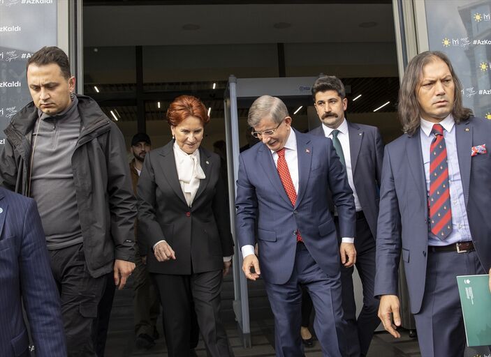 Meral Akşener, Ahmet Davutoğlu ile görüştü