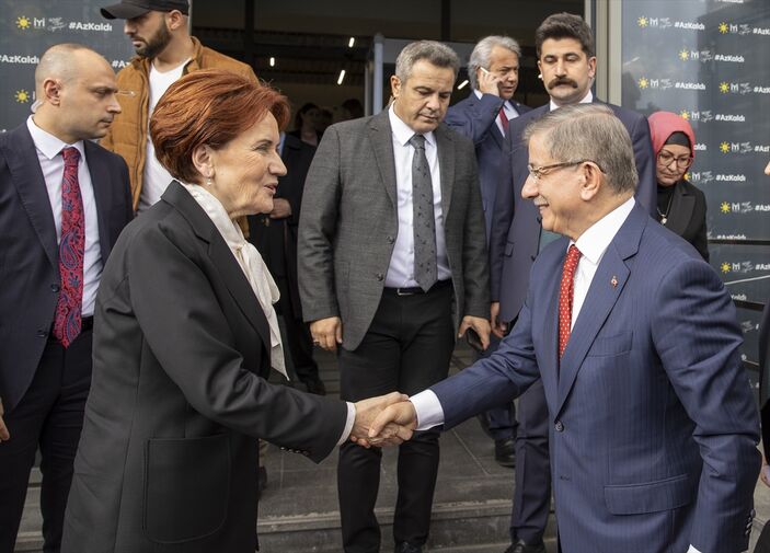 Meral Akşener, Ahmet Davutoğlu ile görüştü