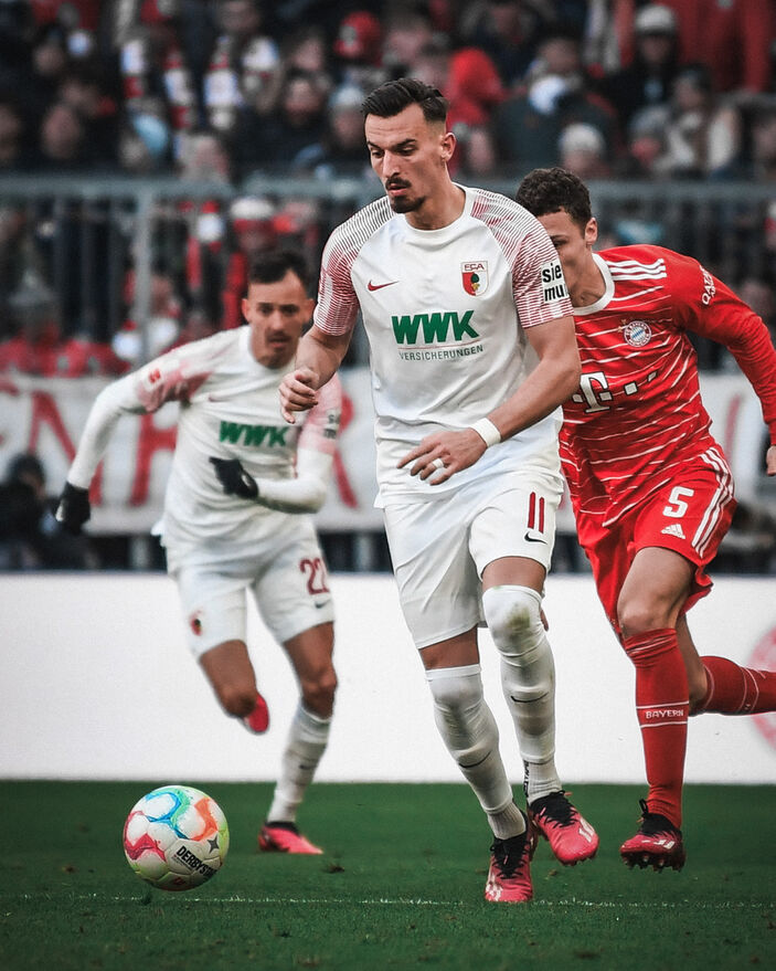 Mergim Berisha, Augsburg'da kalıyor