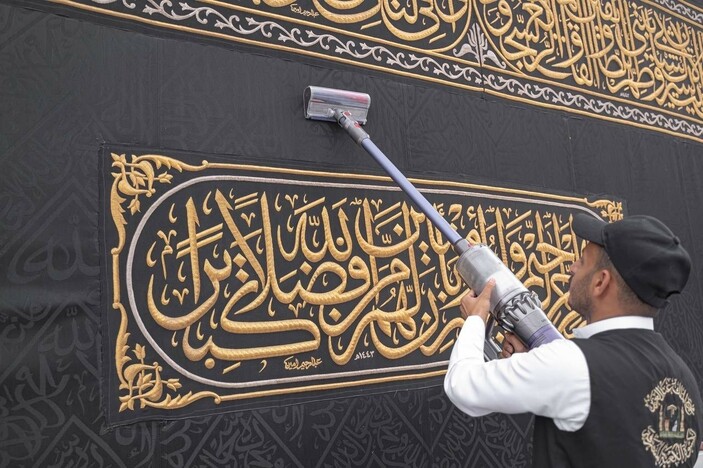 Müslümanlar Ramazan ayı için gün sayıyor: Kabe örtüsü Ramazan öncesi bakıma alındı