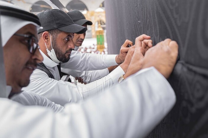 Müslümanlar Ramazan ayı için gün sayıyor: Kabe örtüsü Ramazan öncesi bakıma alındı