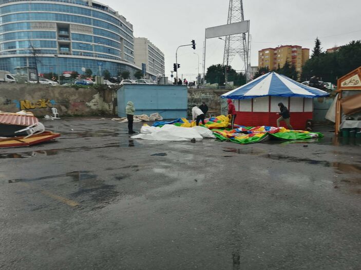 Pendik'te fırtına! Stand uçtu 3 çocuk yaralandı...
