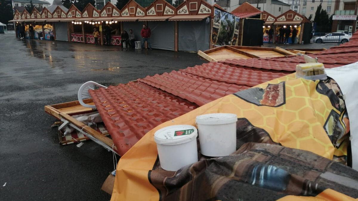 Pendik&#039;te fırtına! Stand uçtu 3 çocuk yaralandı...