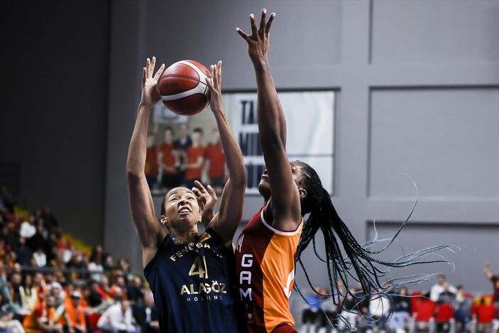 Pota derbisinde Fenerbahçe, Galatasaray'ı mağlup etti