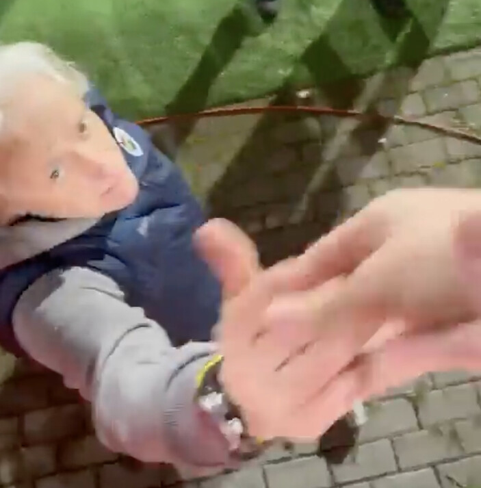 Sevinçten ne yapacağını şaşırdı! Fenerbahçe taraftarı Jesus'un elini tutarsa...