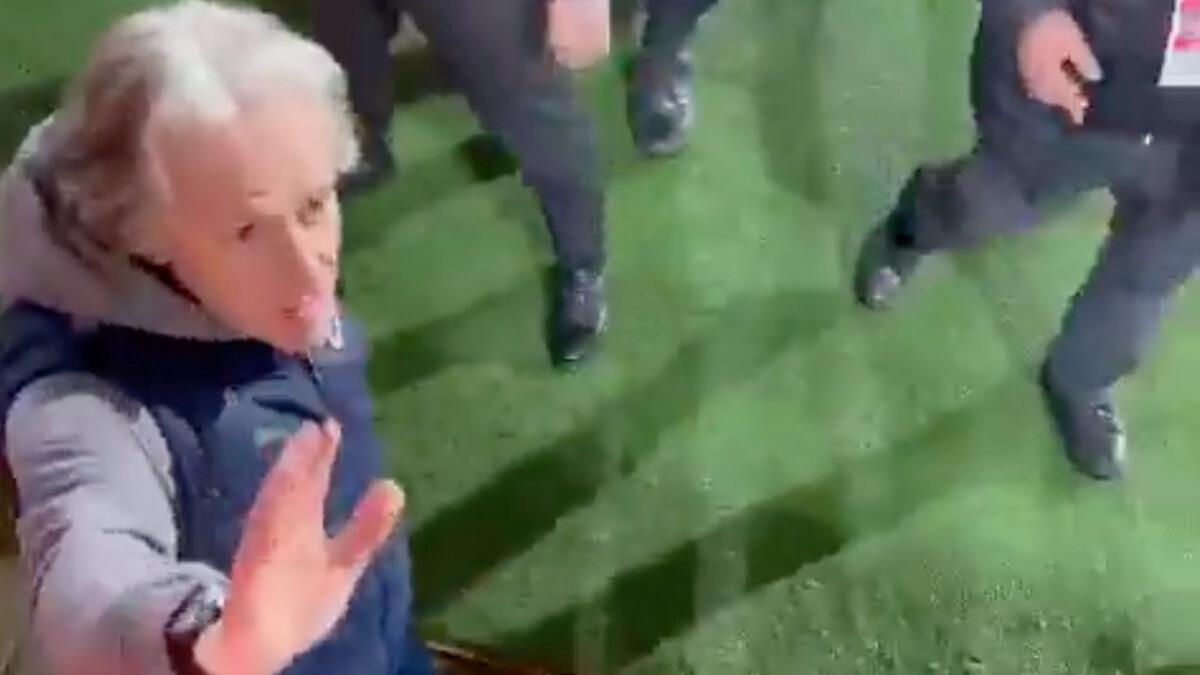 Sevinçten ne yapacağını şaşırdı! Fenerbahçe taraftarı Jesus'un elini tutarsa...