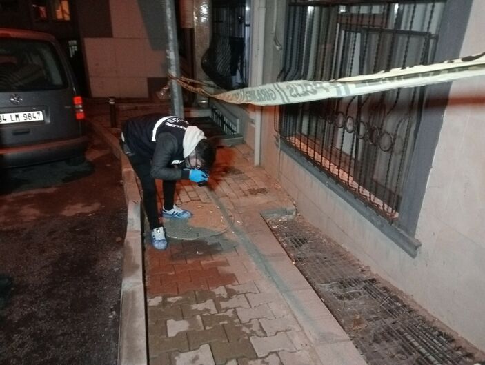 Şişli’de husumetli olduğu akrabasının evine pencereden ateş etti: 1 yaralı