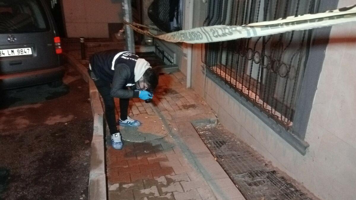 Şişli’de husumetli olduğu akrabasının evine pencereden ateş etti: 1 yaralı