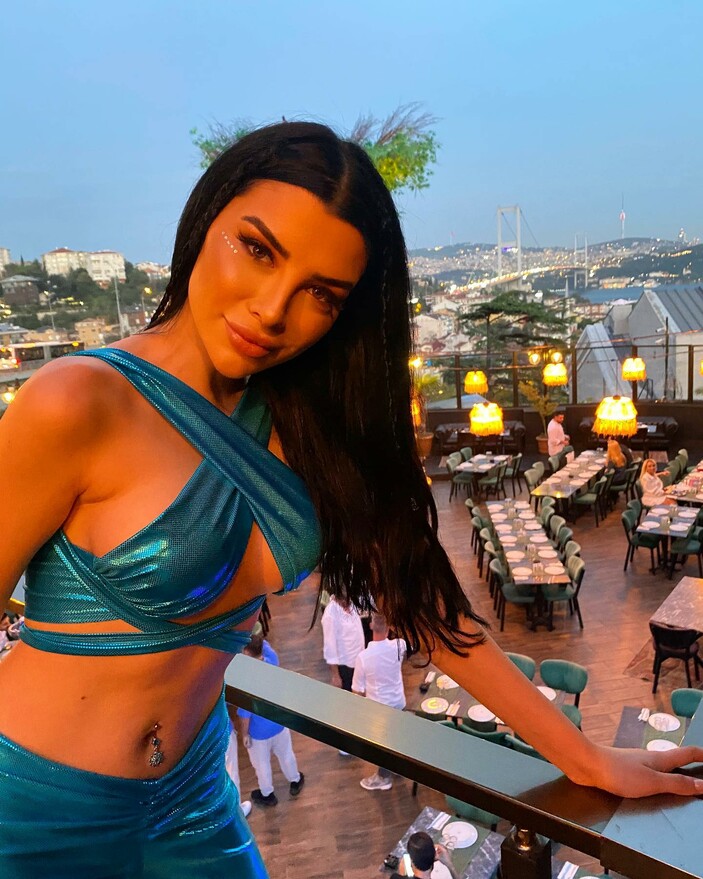 Sosyal medya sallandı! Fenomen Aleyna Eroğlu gözyaşları içinde paylaştı: Eski futbolcudan şiddet gördü