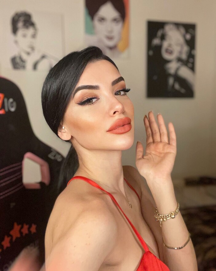 Sosyal medya sallandı! Fenomen Aleyna Eroğlu gözyaşları içinde paylaştı: Eski futbolcudan şiddet gördü