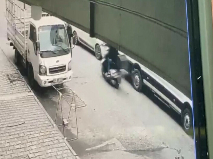 Sultangazi'de bir kişi annesinin evinin önünde silahlı saldırıya uğradı