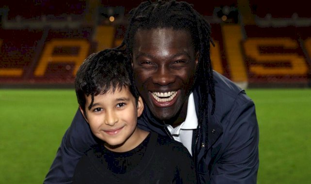 Bafetembi Gomis, depremzede Ege'ye jest yaptı