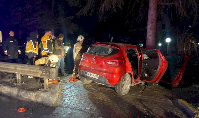 Bakırköy'de otomobil ağaca çarptı: 1 ölü 5 yaralı