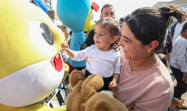 Beşiktaş taraftarların gönderdiği oyuncaklar, depremzede çocuklara dağıtıldı