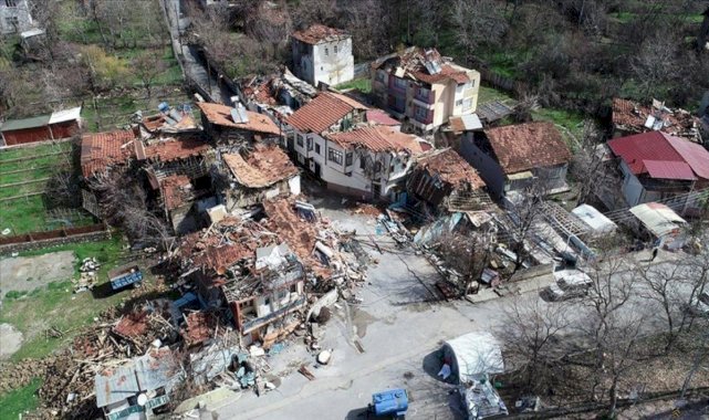 Film çekimleri yapılan Yeşilyurt da yerle bir oldu