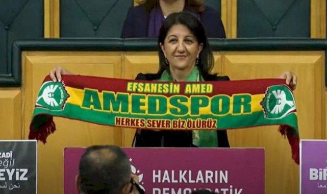 HDP Eş Genel Başkanı Pervin Buldan, TBMM'de Amedspor atkısı açtı