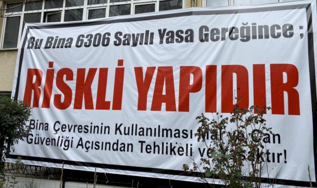 Kadıköy'de müteahhit oyunu: Korkutmak için bina duvarına pankart astırdı