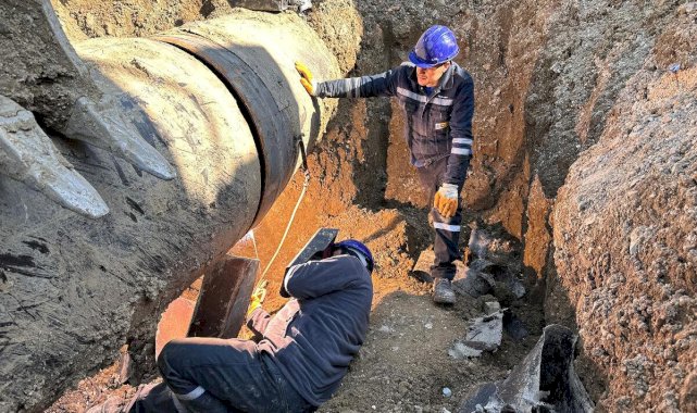 Konya Büyükşehir Belediyesi, deprem bölgesindeki çalışmalarını sürdürüyor