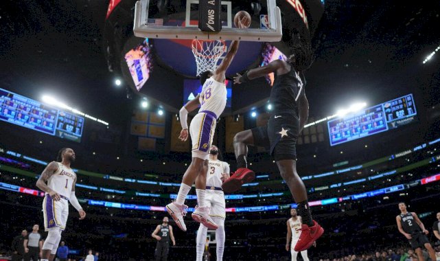 Los Angeles Lakers, Orlando Magic'i devirdi