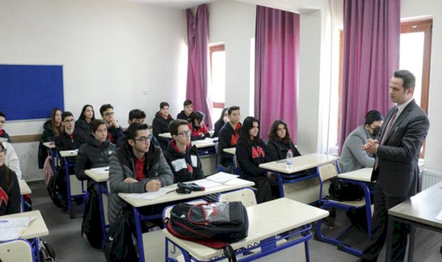 Mahmut Özer paylaştı! Afetten etkilenen 217 bin öğrencinin nakil işlemi tamamlandı