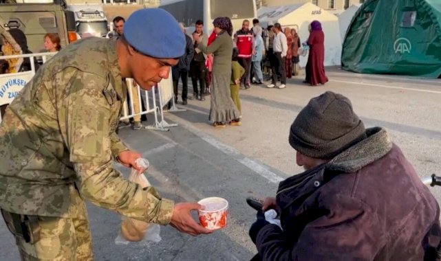 Malatya'da depremzedelerin yaralarını Mehmetçik sarıyor
