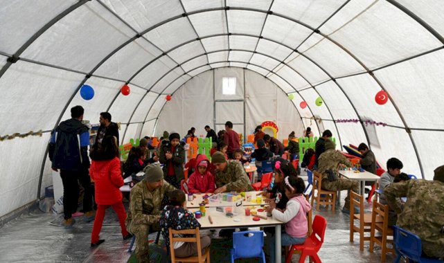 Minik depremzedelerden Mehmetçik'e duygu dolu mektuplar