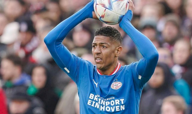 PSV, Patrick van Aanholt'un bonservisini alıyor