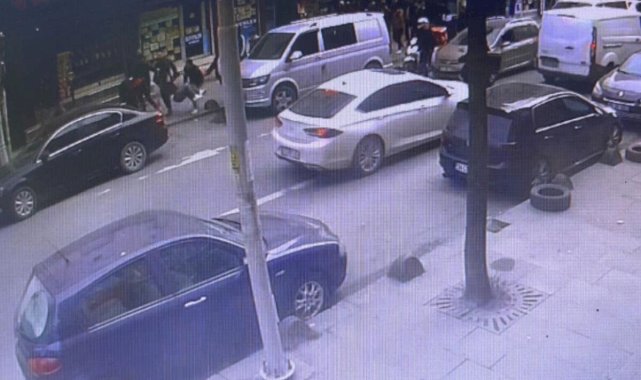 Sultangazi'de kavgayı ayıran baba ve oğlu, silahlı saldırıya uğradı