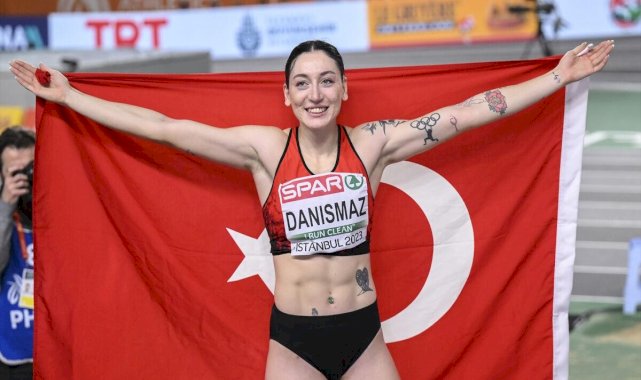 Tuğba Danışmaz, üç adım atlamada altın madalya kazandı