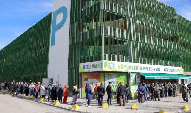 Üretici marketlerde yerel tohum kuyruğu