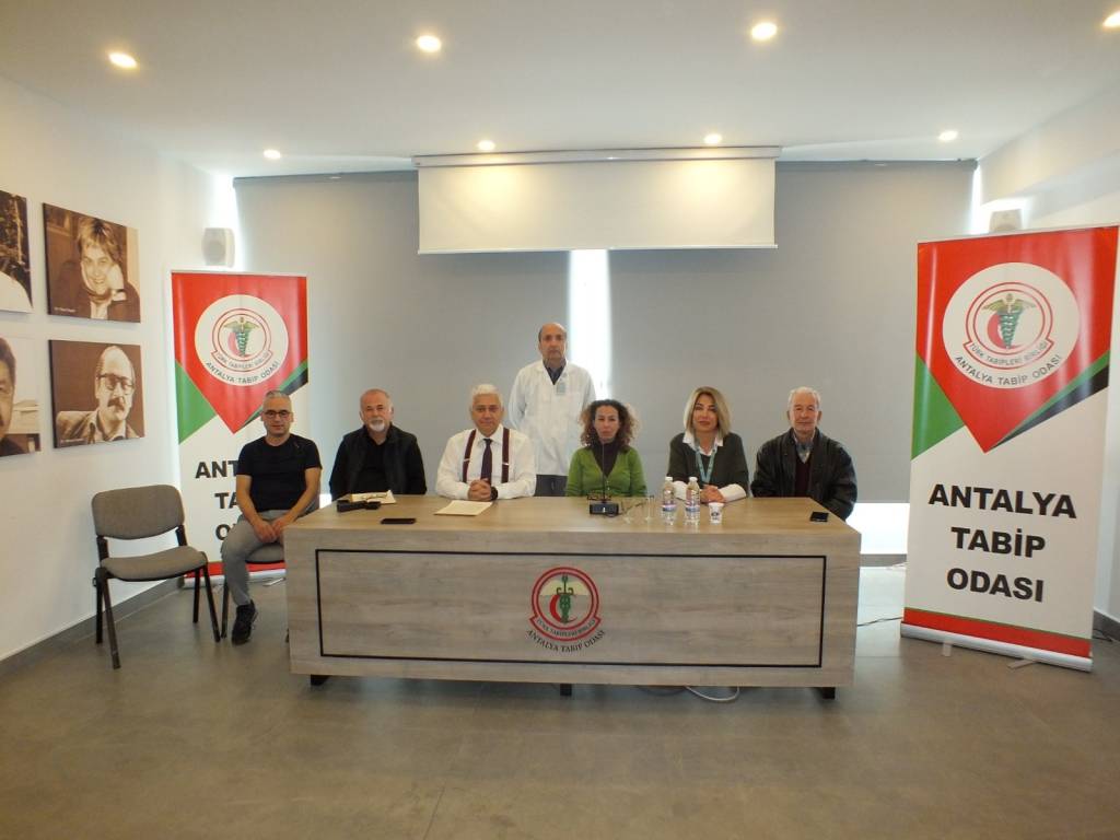 TTB ve Tabip Odalarından COVID-19 ve Depremde Yitirilen Sağlıkçılara Vefa