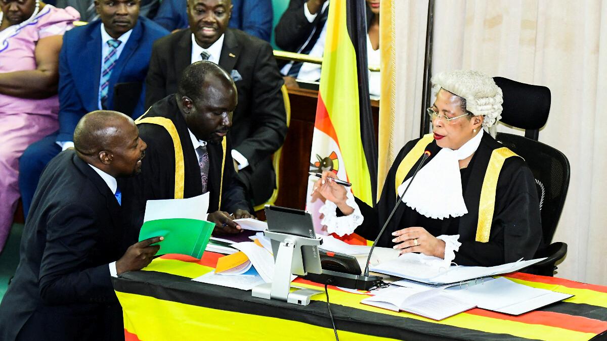 Uganda&#039;da LGBT bireylere hapis cezasına onay verildi