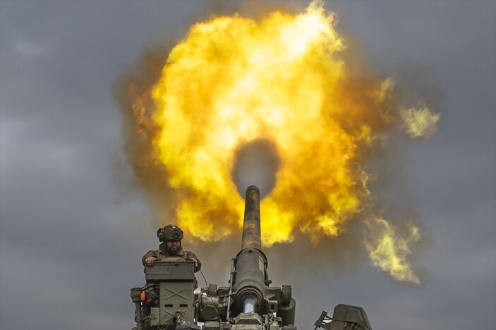 Ukrayna'da içme suyu sırası bekleyen halk görüntülendi
