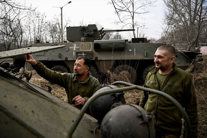 Ukrayna'da içme suyu sırası bekleyen halk görüntülendi