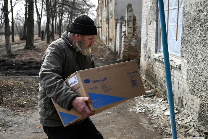 Ukrayna'da içme suyu sırası bekleyen halk görüntülendi