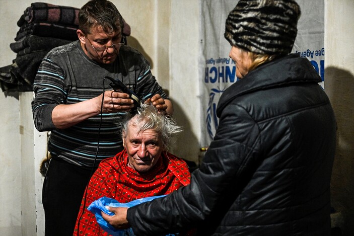 Ukrayna'da içme suyu sırası bekleyen halk görüntülendi