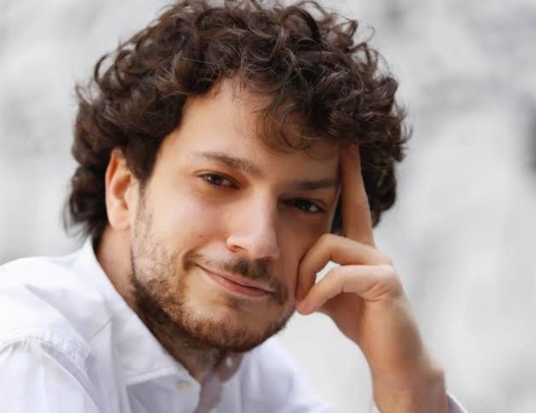 Uygur ailesine iki büyük tiyatro ödülü!