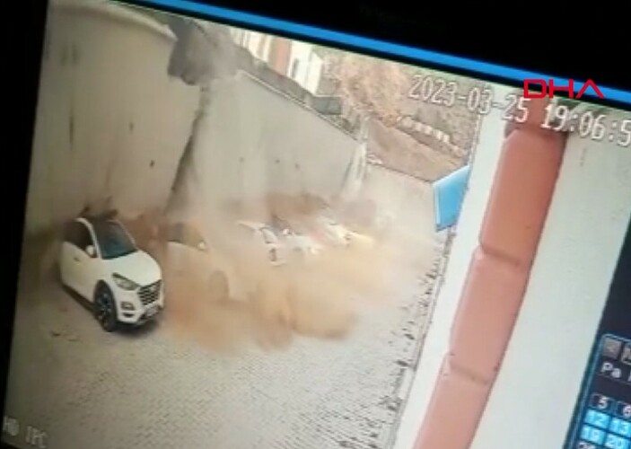 Yozgat'ta istinat duvarının çökme anı