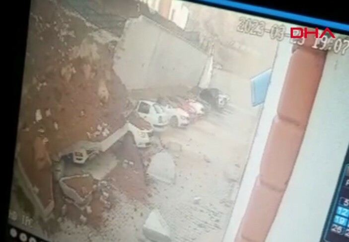 Yozgat'ta istinat duvarının çökme anı