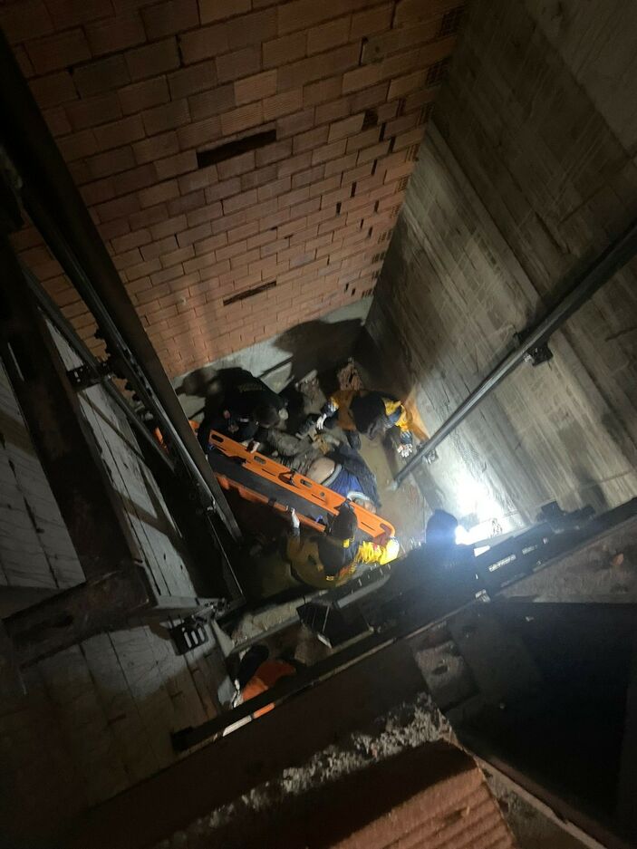 Zonguldak'ta asansör boşluğuna düşen işçi ağır yara aldı