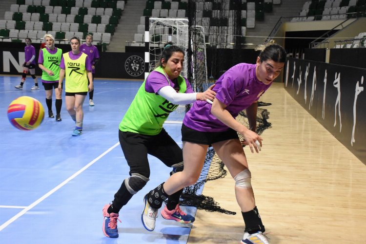 A Milli Kadın Hentbol Takımı, Giresun'da medya ile buluştu