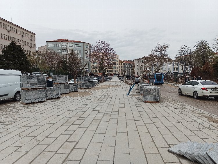 Edirne Keşan'da meydan depo gibiydi... Haberimiz sonrası kaldırıldı!