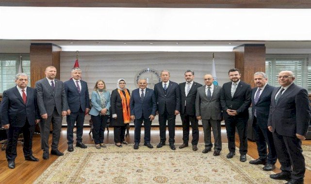 Hulusi Akar'a coşkulu karşılama